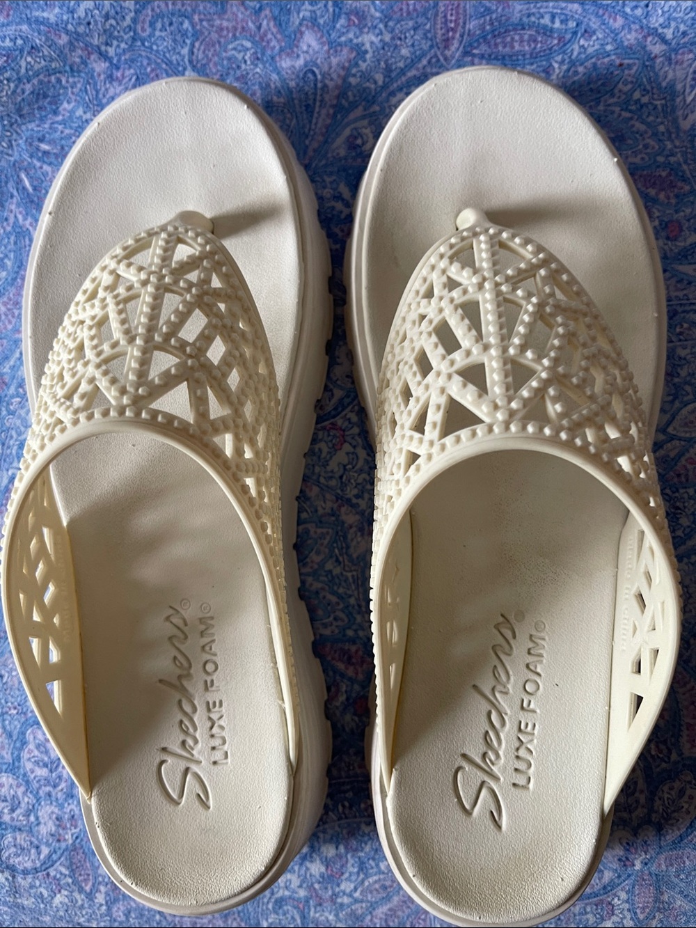 Skechers “She’s Cute” Cream Luxe Foam Cutout Slip-On Mules